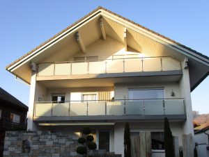 Geländer mit Glasfüllung